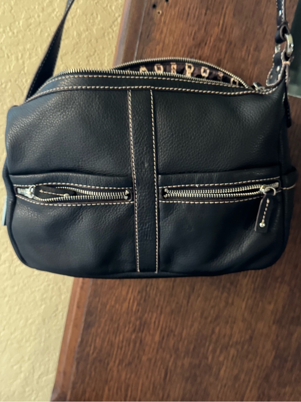 Tignanello Black Pebbled Leather Multi Zip Crossbody Bag Organizer EUC